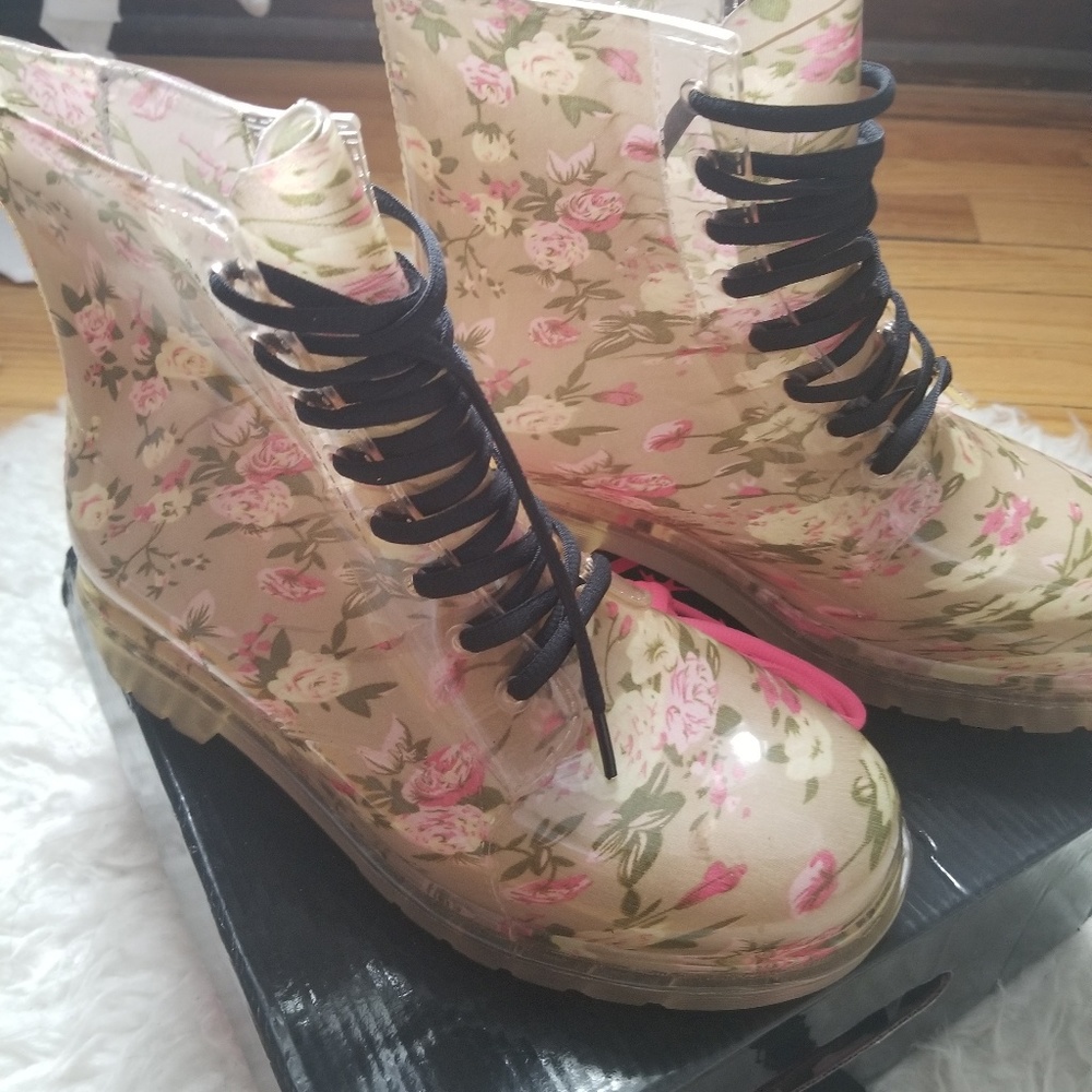 Combat boots